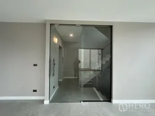 For rent and for sale 4 bedrooms office in Suan Luang, Bangkok