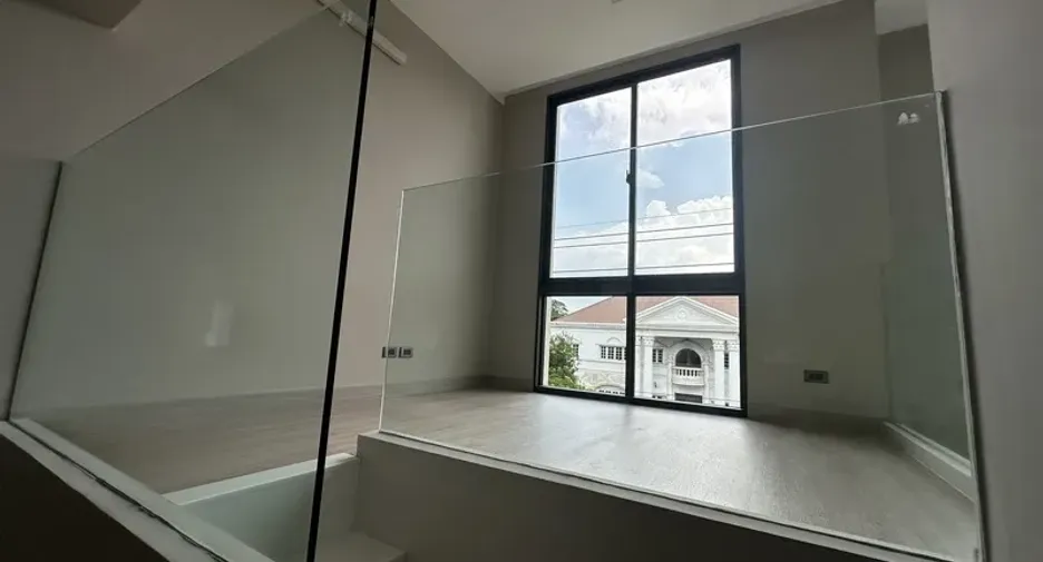 For rent and for sale 4 bedrooms office in Suan Luang, Bangkok
