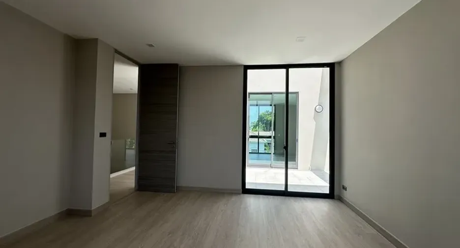 For rent and for sale 4 bedrooms office in Suan Luang, Bangkok