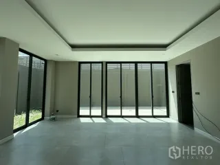 For rent and for sale 4 bedrooms office in Suan Luang, Bangkok
