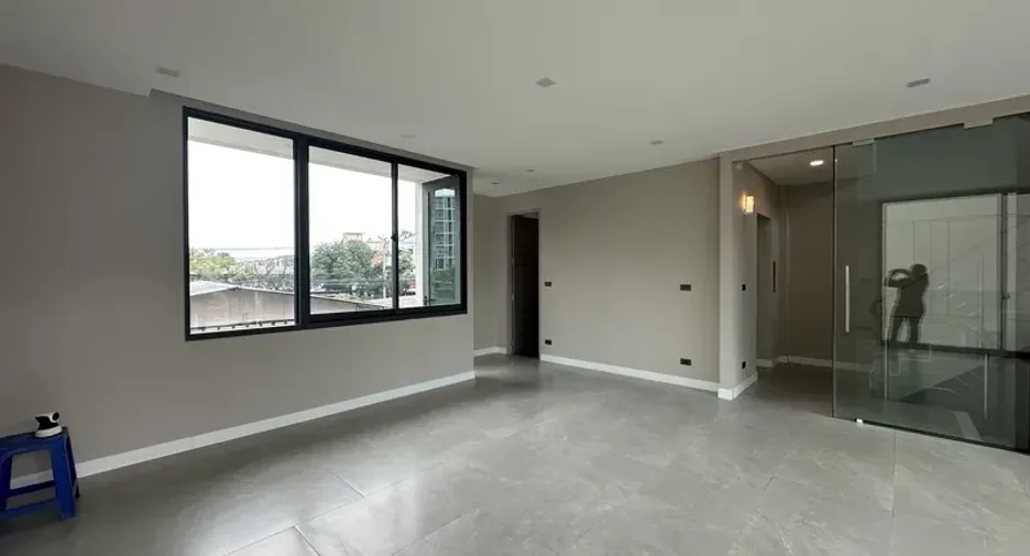 For rent and for sale 4 bedrooms office in Suan Luang, Bangkok