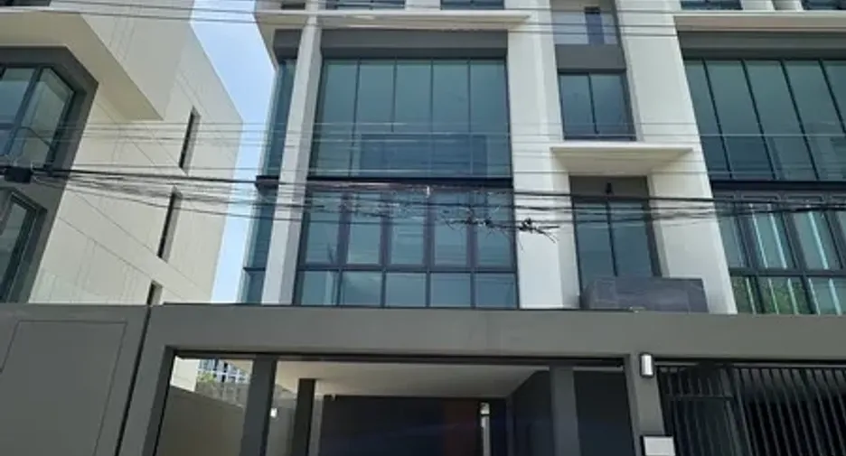 For rent and for sale 4 bedrooms office in Suan Luang, Bangkok