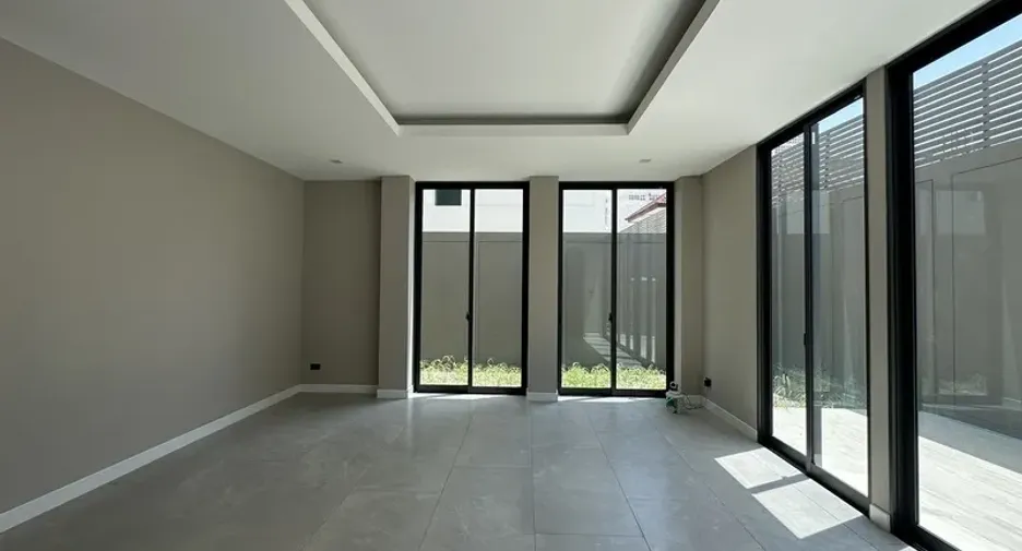 For rent and for sale 4 bedrooms office in Suan Luang, Bangkok