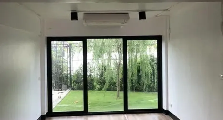Oficina en alquiler en Phra Khanong, Bangkok