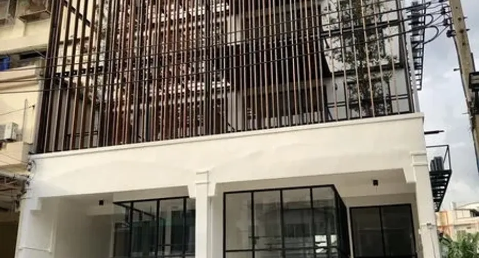 Oficina en alquiler en Phra Khanong, Bangkok