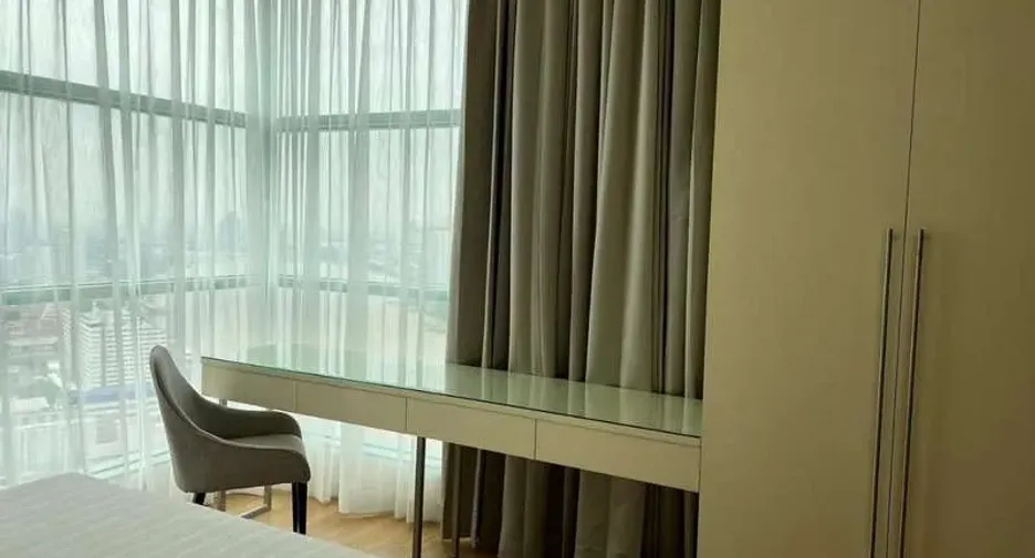 Condo en alquiler de 3 habitaciones en Bang Kho Laem, Bangkok