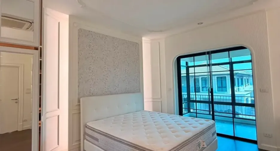 Аренда и продажа 3 спальни дом в Пращет, Бангкок