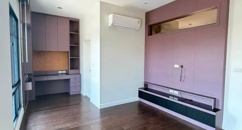 Аренда и продажа 3 спальни дом в Пращет, Бангкок