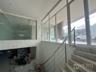 Local comercial en alquiler en Watthana, Bangkok