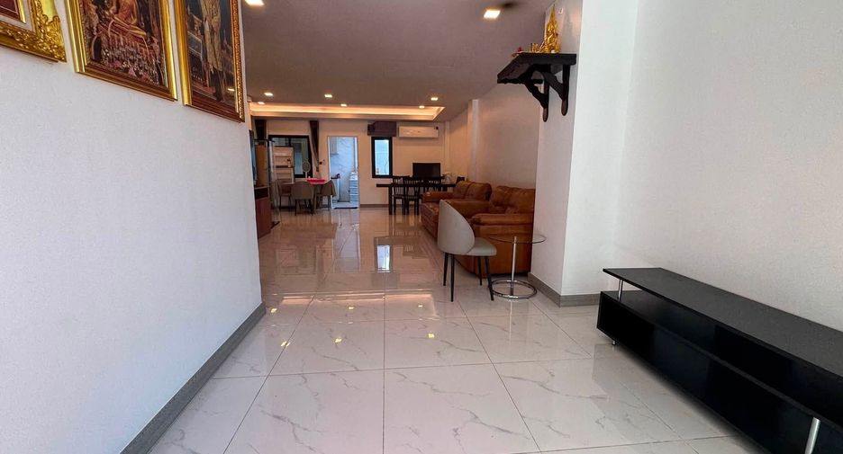 For sale 3 bedrooms townhouse in Bang Lamung, Chonburi