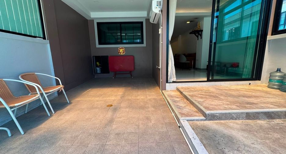 For sale 3 bedrooms townhouse in Bang Lamung, Chonburi