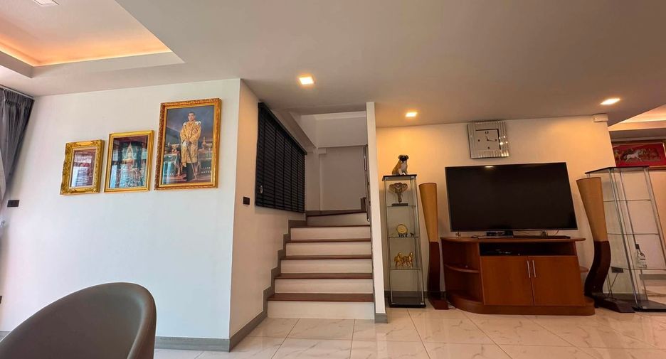 For sale 3 bedrooms townhouse in Bang Lamung, Chonburi