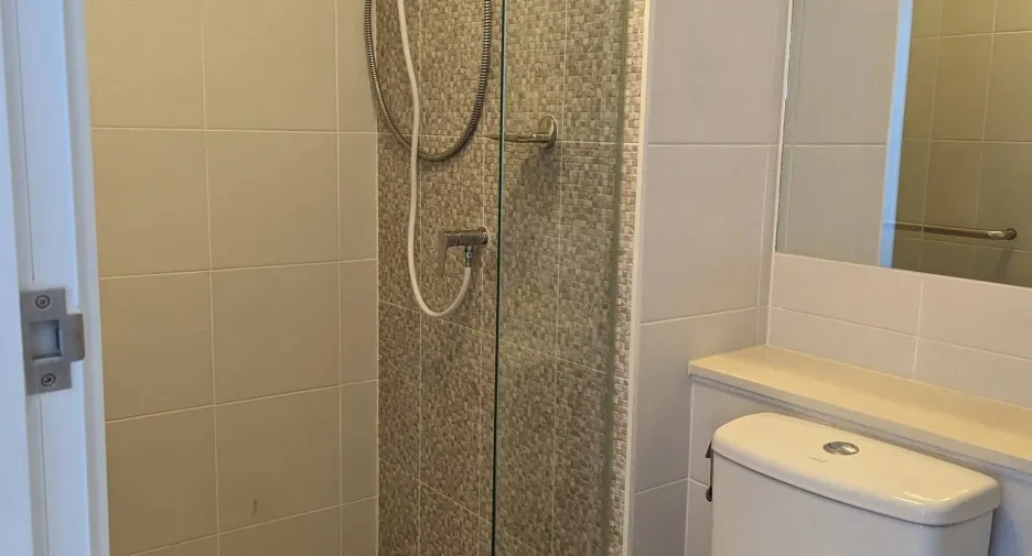 Condo en alquiler de 2 habitaciones en Bang Phlat, Bangkok