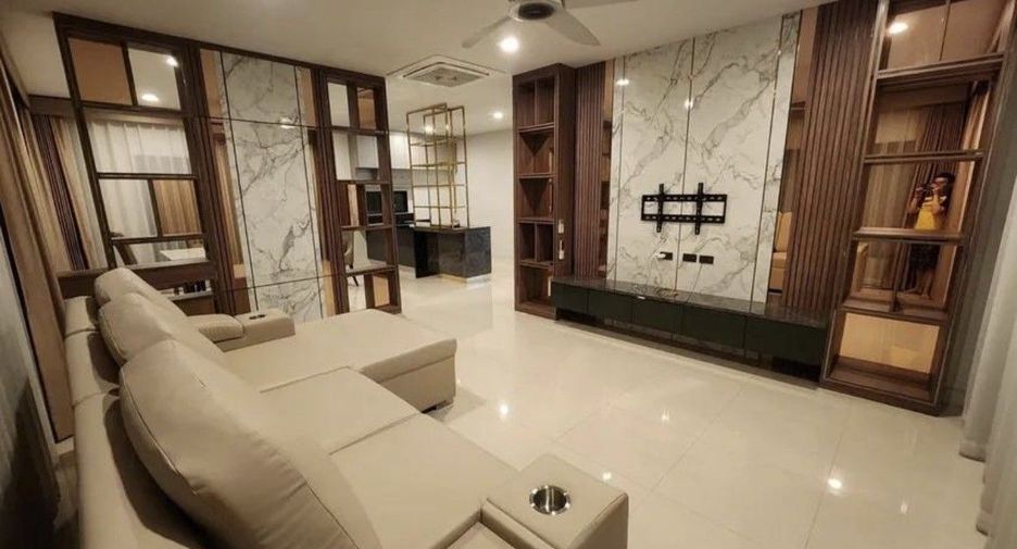 Casa en alquiler de 4 habitaciones en Bang Kapi, Bangkok