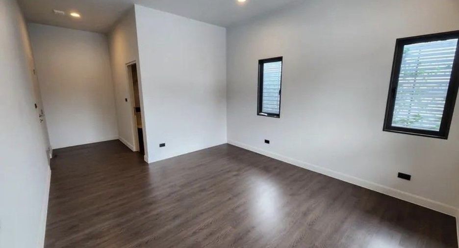 Casa en alquiler de 4 habitaciones en Bang Kapi, Bangkok
