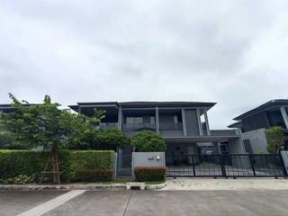 Casa en alquiler de 4 habitaciones en Bang Kapi, Bangkok