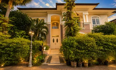 For sale 4 bedrooms house in Bang Kapi, Bangkok