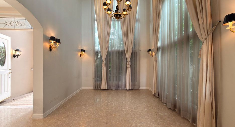 Haus zum Kauf mit 4 Zimmer in Bang Kapi, Bangkok