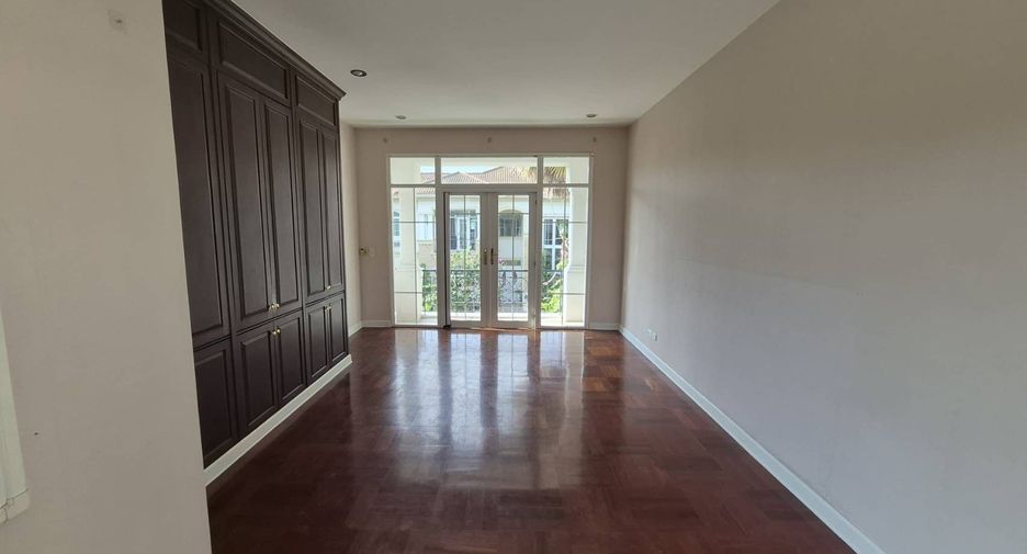Продажа 4 спальни дом в Банг Капи, Бангкок