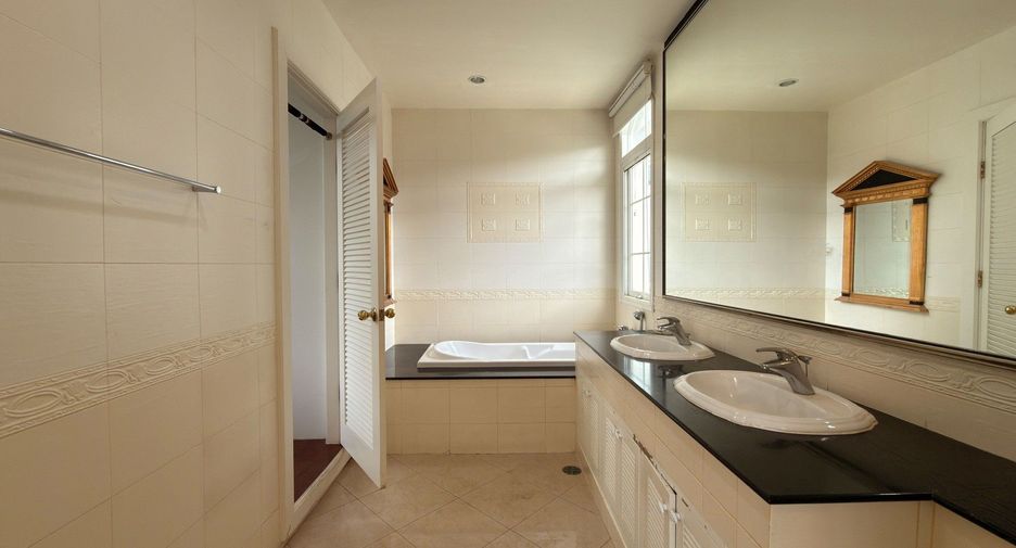 Haus zum Kauf mit 4 Zimmer in Bang Kapi, Bangkok