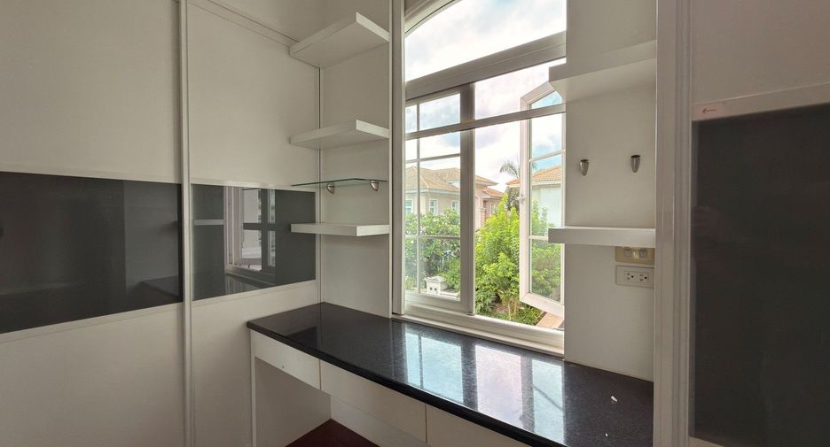 Haus zum Kauf mit 4 Zimmer in Bang Kapi, Bangkok