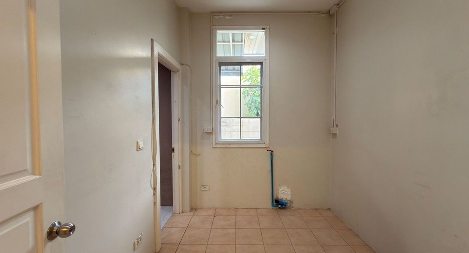 Haus zum Kauf mit 4 Zimmer in Bang Kapi, Bangkok