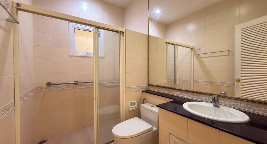Haus zum Kauf mit 4 Zimmer in Bang Kapi, Bangkok