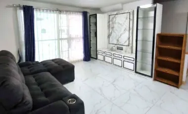 Casa adosada en alquiler de 3 habitaciones en Bang Phli, Samut Prakan