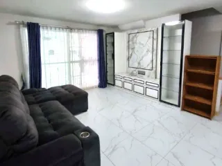 Casa adosada en alquiler de 3 habitaciones en Bang Phli, Samut Prakan