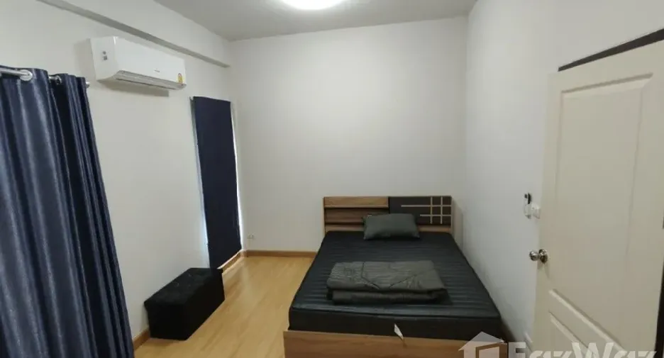 Casa adosada en alquiler de 3 habitaciones en Bang Phli, Samut Prakan