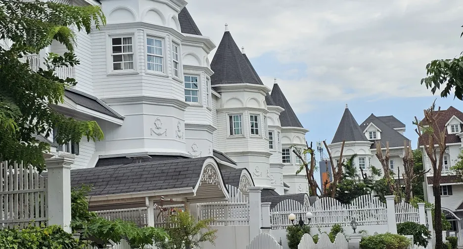 Casa en alquiler de 5 habitaciones en Mueang Samut Prakan, Samut Prakan