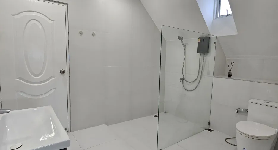 Casa en alquiler de 5 habitaciones en Mueang Samut Prakan, Samut Prakan