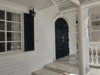 Casa en alquiler de 5 habitaciones en Mueang Samut Prakan, Samut Prakan