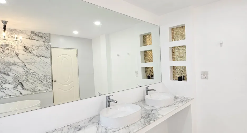 Casa en alquiler de 5 habitaciones en Mueang Samut Prakan, Samut Prakan