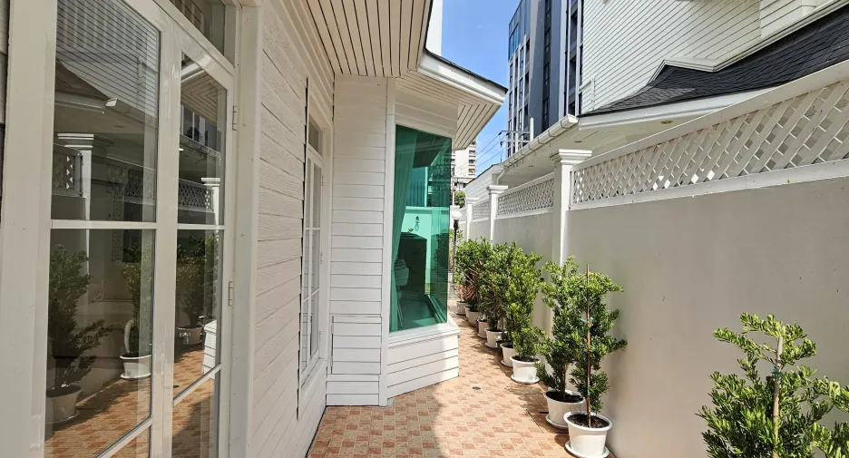 Casa en alquiler de 5 habitaciones en Mueang Samut Prakan, Samut Prakan