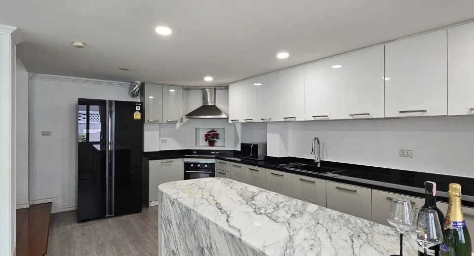 Casa en alquiler de 5 habitaciones en Mueang Samut Prakan, Samut Prakan