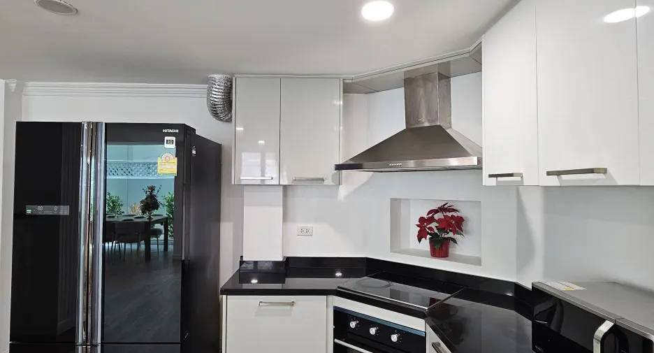 Casa en alquiler de 5 habitaciones en Mueang Samut Prakan, Samut Prakan