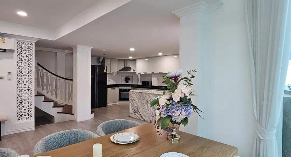 Casa en alquiler de 5 habitaciones en Mueang Samut Prakan, Samut Prakan