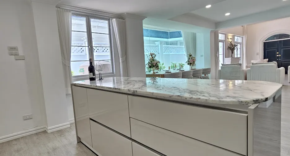 Casa en alquiler de 5 habitaciones en Mueang Samut Prakan, Samut Prakan