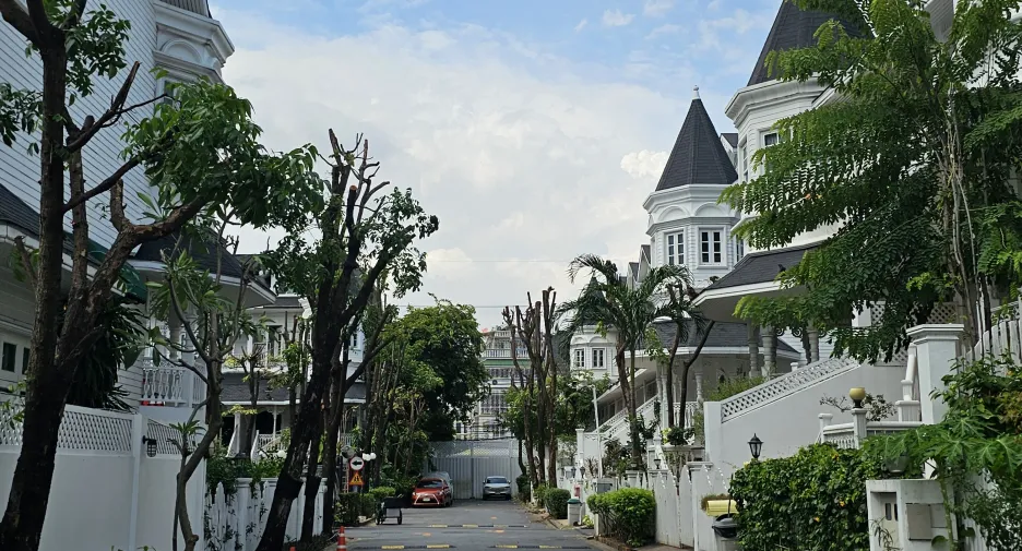 Casa en alquiler de 5 habitaciones en Mueang Samut Prakan, Samut Prakan