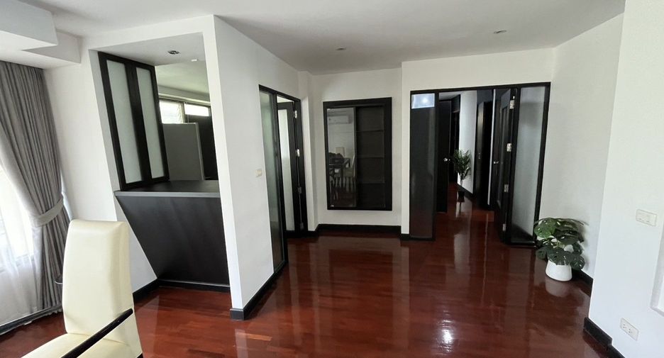 À louer 3 chambres appartement à Watthana, Bangkok