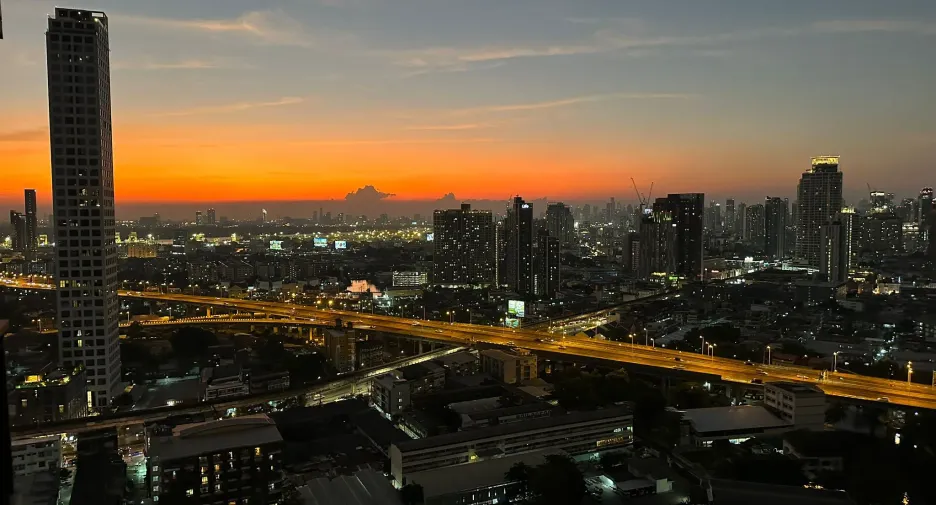 À louer 2 chambres condo à Watthana, Bangkok