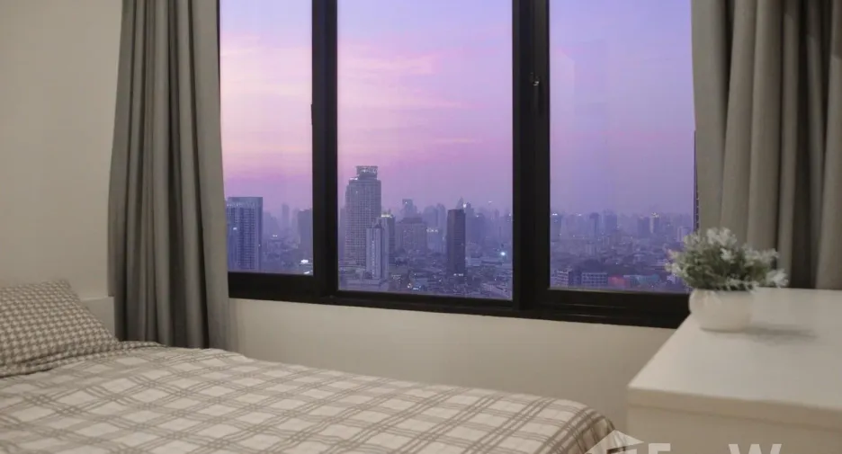 À louer 2 chambres condo à Watthana, Bangkok