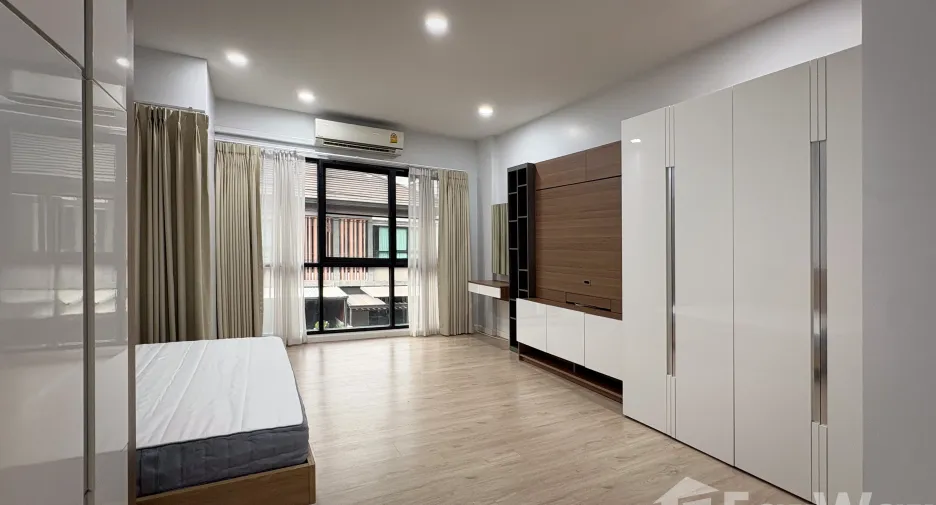 For rent 2 ベッドルーム townhouse in Prawet, Bangkok