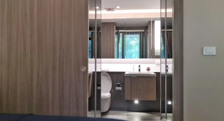 For sale 1 bed condo in Khlong Toei, Bangkok