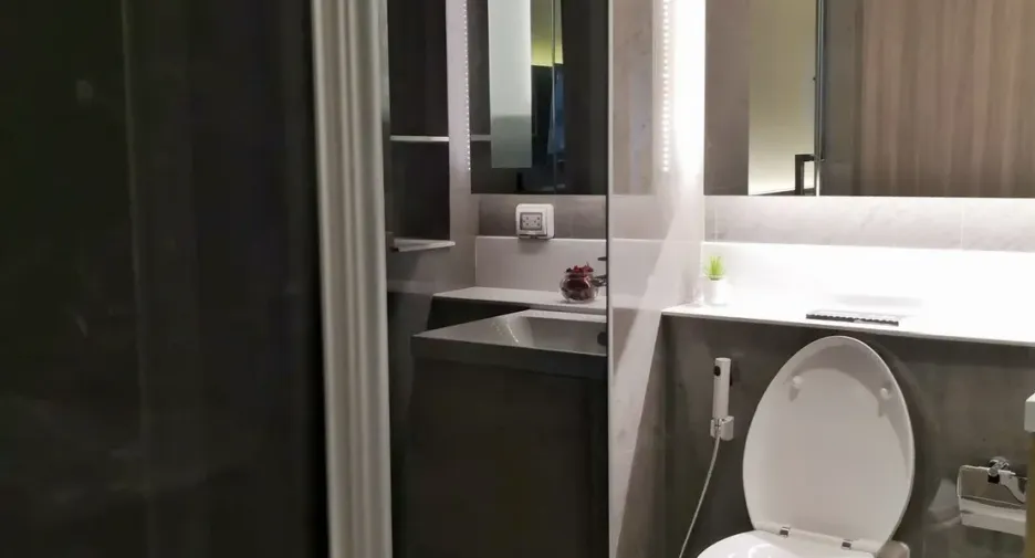 For sale 1 bed condo in Khlong Toei, Bangkok