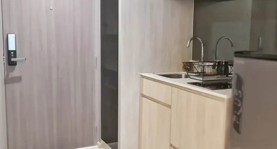 For sale 1 bed condo in Khlong Toei, Bangkok