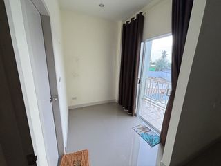 Casa adosada en venta y en alquiler de 3 habitaciones en Bang Lamung, Chonburi