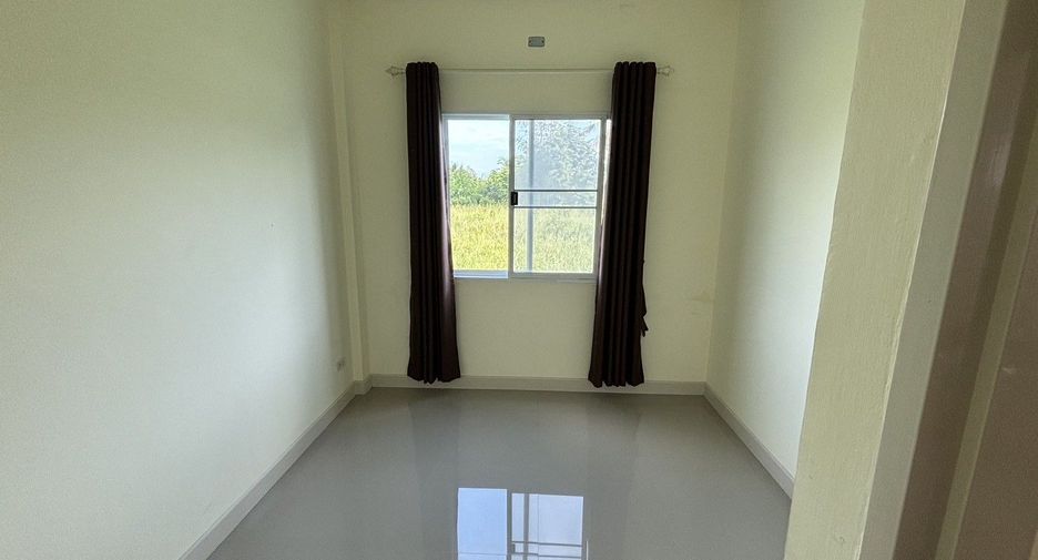 Casa adosada en venta y en alquiler de 3 habitaciones en Bang Lamung, Chonburi