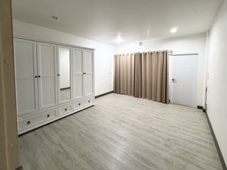 Casa adosada en venta de 4 habitaciones en Thung Khru, Bangkok